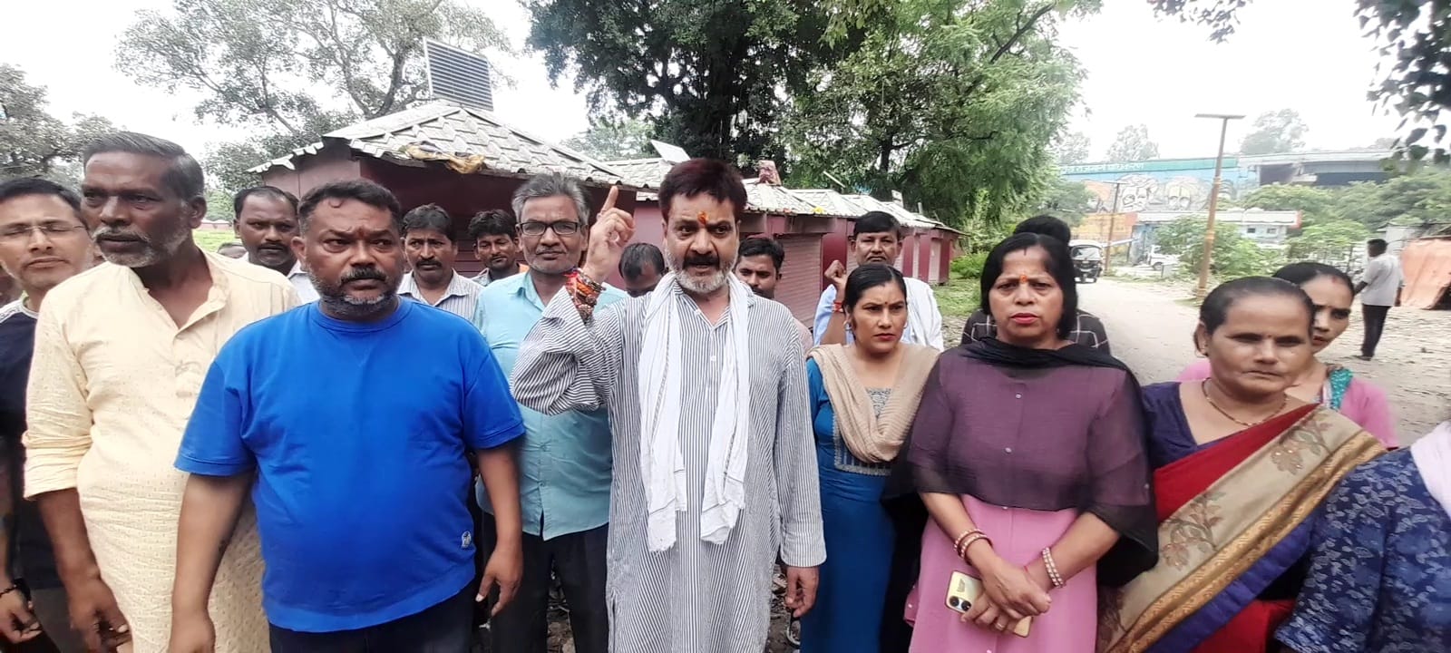 रेहड़ी पटरी के लघु व्यापारियों ने अपनी पांच सूत्रीय मांगों को लेकर प्रांतीय अध्यक्ष संजय चोपड़ा के नेतृत्व में एक दिवसीय धरना प्रदर्शन कर अपनी मांगों को दोहराया