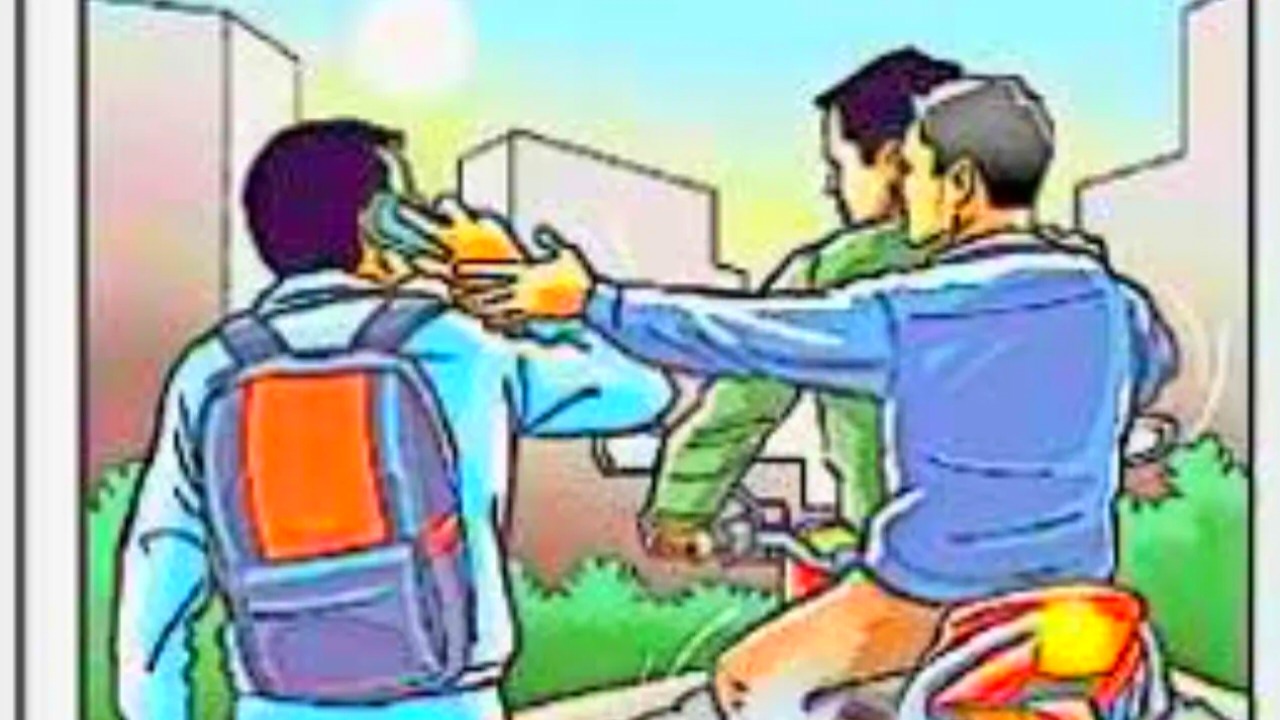 बाइक सवार बदमाश मोबाइल छीनकर भाग निकले