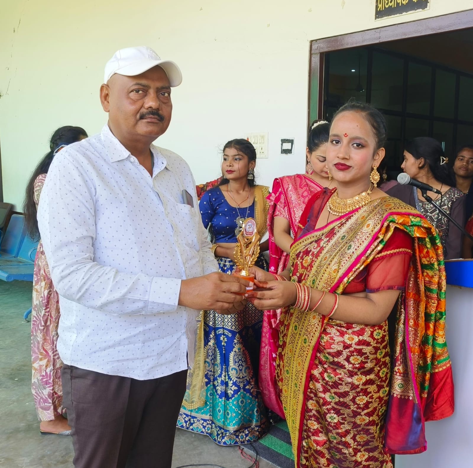 छात्राओं ने डांडिया प्रतियोगिता में जमकर मचाया धमाल