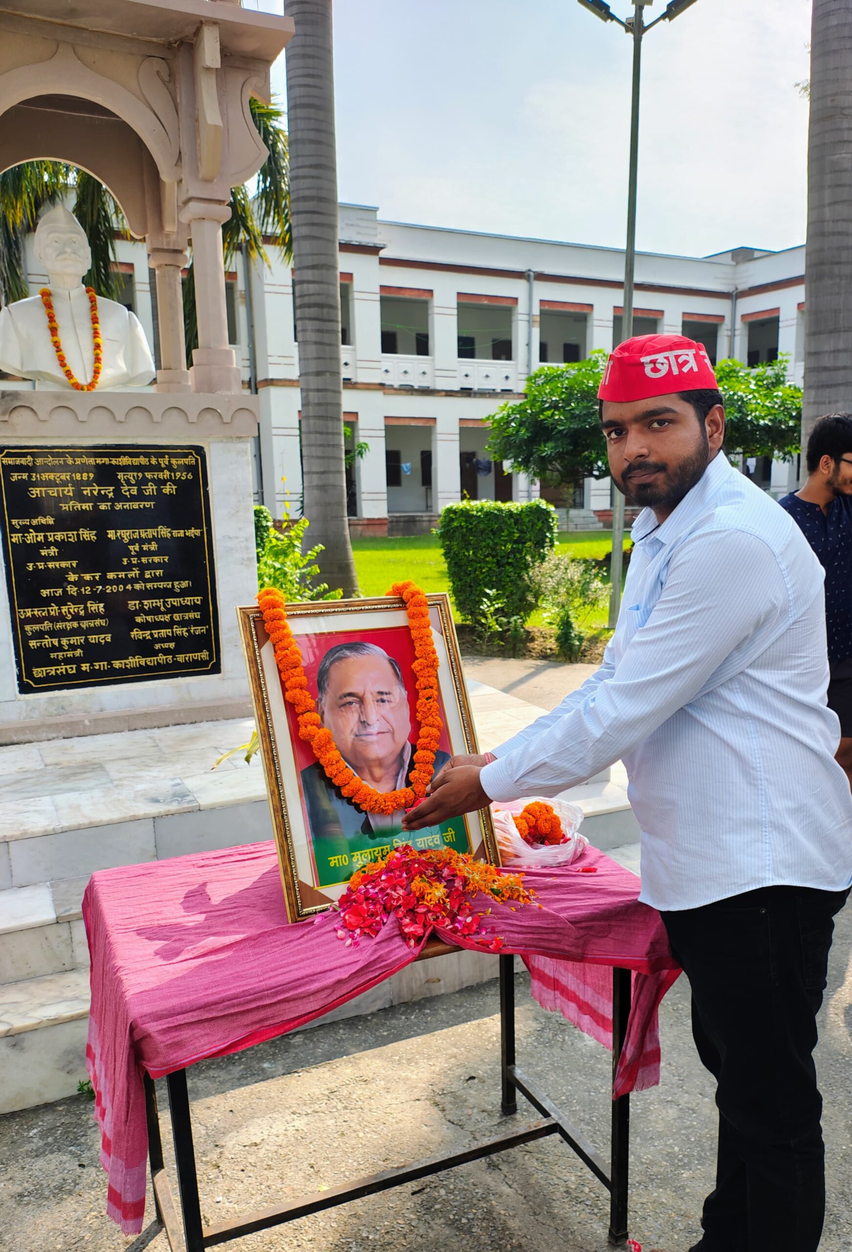 समाजवादी छात्रसभा के राष्ट्रीय सचिव राज सिंह यादव ने श्रद्धांजलि सभा का आयोजन कर नेता जी के लिए किया भारत रत्न की मांग