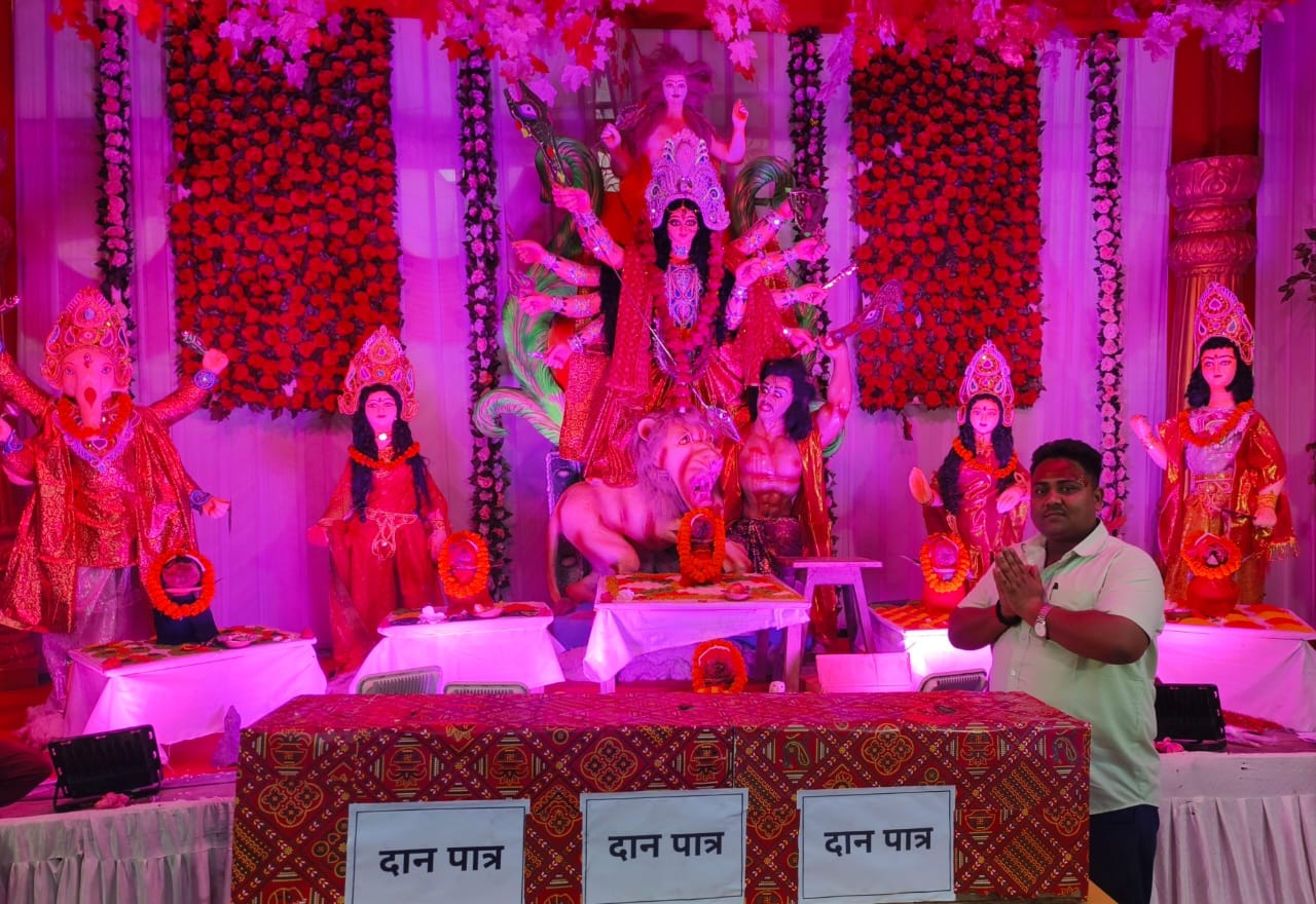 देवी के दर्शन कर भक्त हुए निहाल