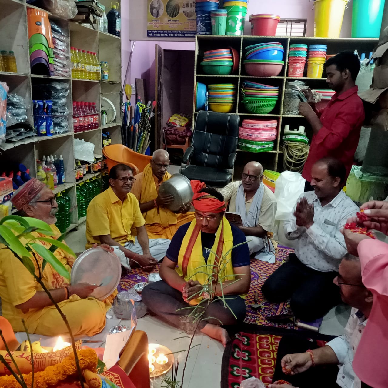 गायत्री परिवार की अनूठी पहल – हवन, दीपदान वृक्षारोपण कर जन्मदिन मनाया    
