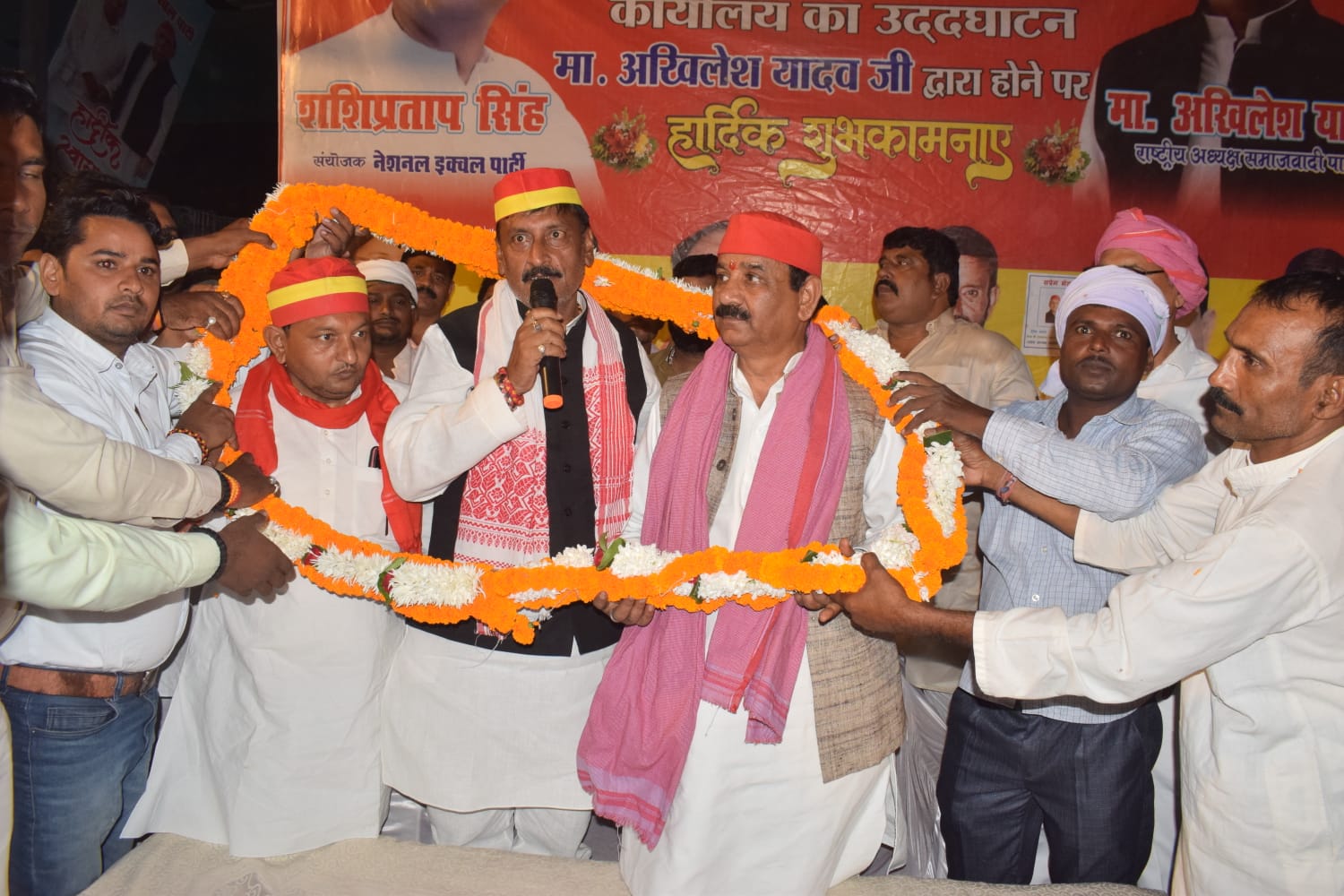 सपा सहयोगी दल नेशनल इक्वल पार्टी ने सपा प्रदेश अध्यक्ष श्यामलाल पाल का स्वागत मुर्दाहा कार्यालय पर किया