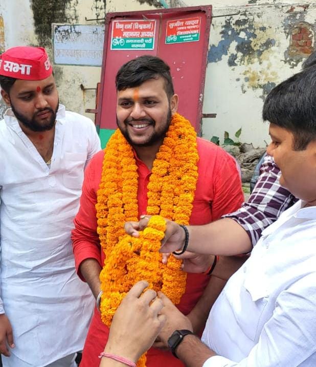 अधिवक्ता आलोक सौरभ पांडे ने अपने दर्जनों समर्थकों संग समाजवादी छात्र सभा पार्टी की ली प्राथमिक सदस्यता ,महानगर अध्यक्ष छात्रसभा ने महानगर प्रवक्ता छात्रसभा किया नियुक्त