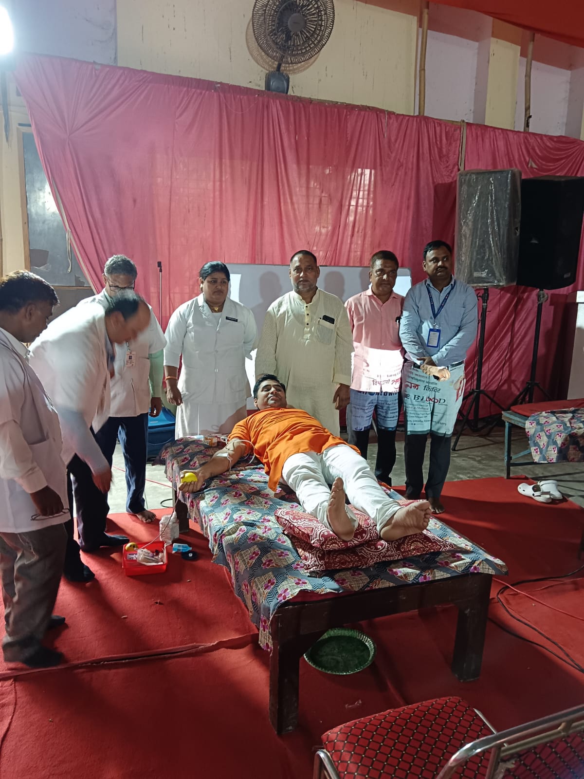 वृक्ष कबहुं नहिं फल भखै, नदी न संचै नीर।  परमारथ के कारणे, साधुन धरा शरीर