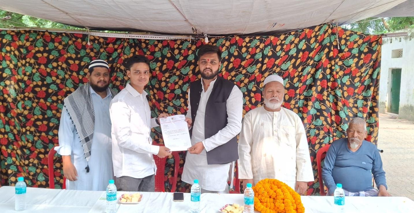 समाजवादी छात्र सभा का महानगर सचिव बने हासिल अहमद ,पार्टी के मुखिया को दी बधायी