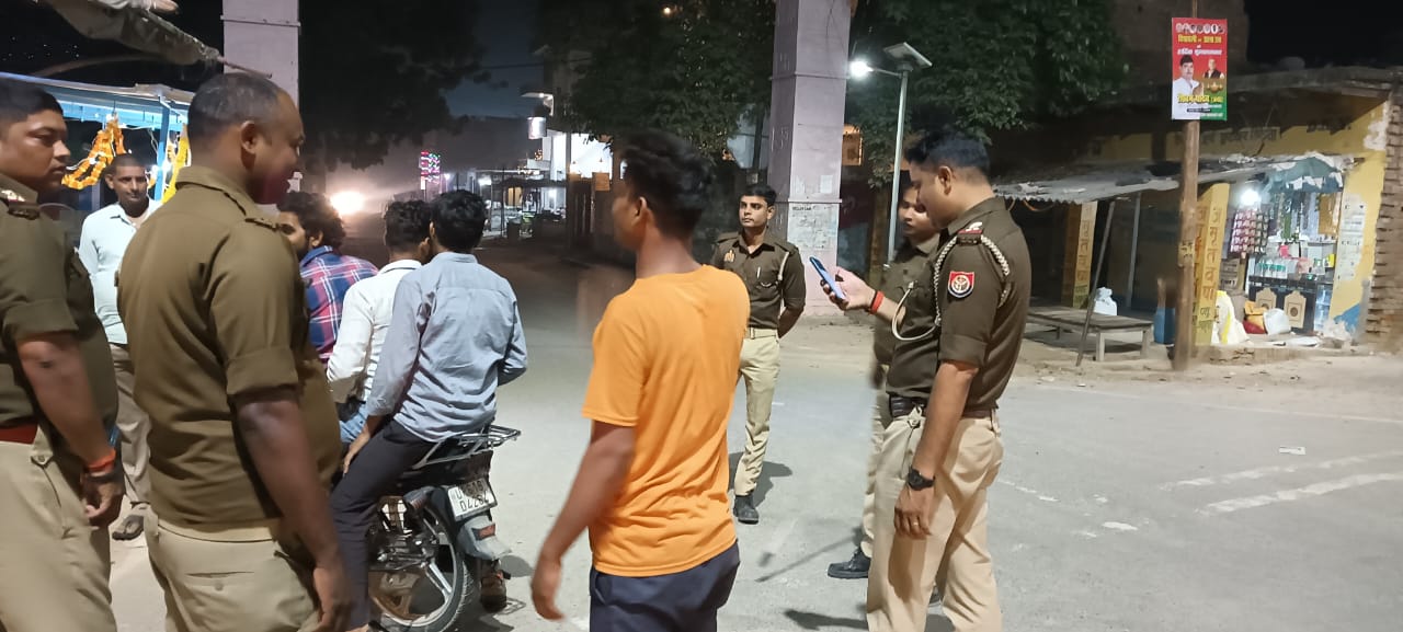त्यौहारों के सुरक्षा दृष्टी से कैथी ब्रिज के नीचे चौकी प्रभारी प्रभाकर सिंह द्वारा चलाया गया वाहन चेकिंग अभियान