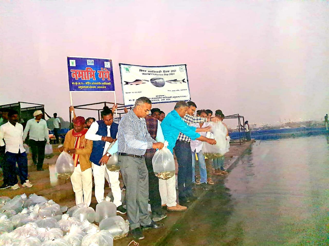 प्रधानमंत्री मत्यस संपदा योजना के अंतर्गत मत्यस विभाग के द्वारा संगम तट पर आयोजन