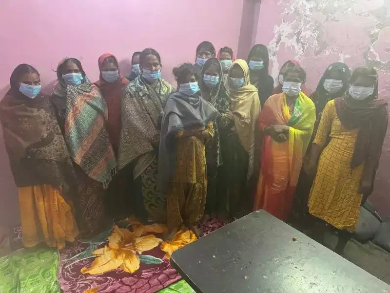 बनारस में पकड़ाया महिला चोरों का गिरोह, डोमरी कथा स्थल पर चुरा रही थीं श्रद्धालुओं की चेन, 10 लाख के गहने बरामद
