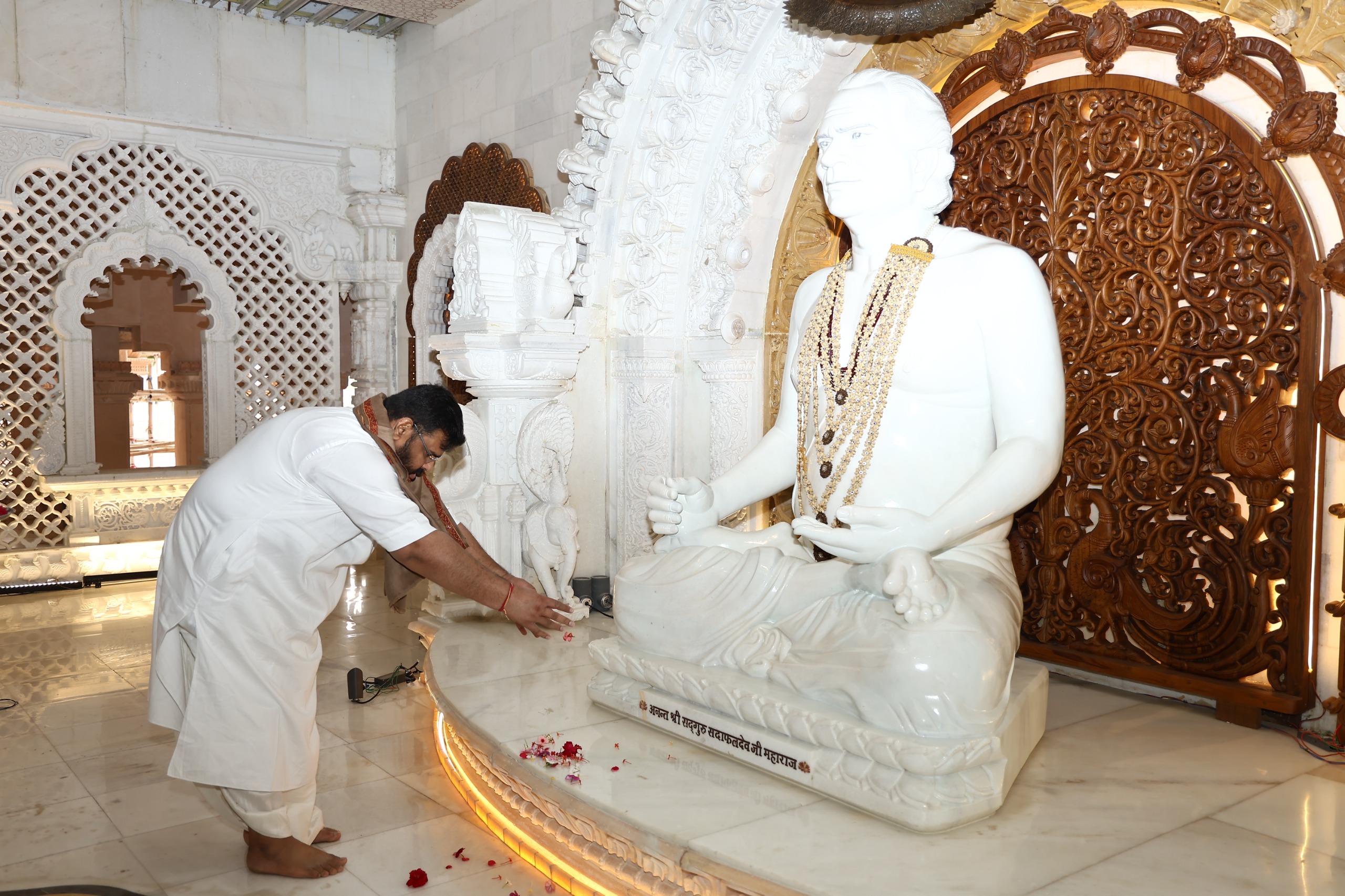 कन्याकुमारी से कश्मीर राष्ट्रव्यापी संकल्प यात्रा समापन के पश्चात काशी पहुंचे संत प्रवर श्री विज्ञान देव जी महाराज