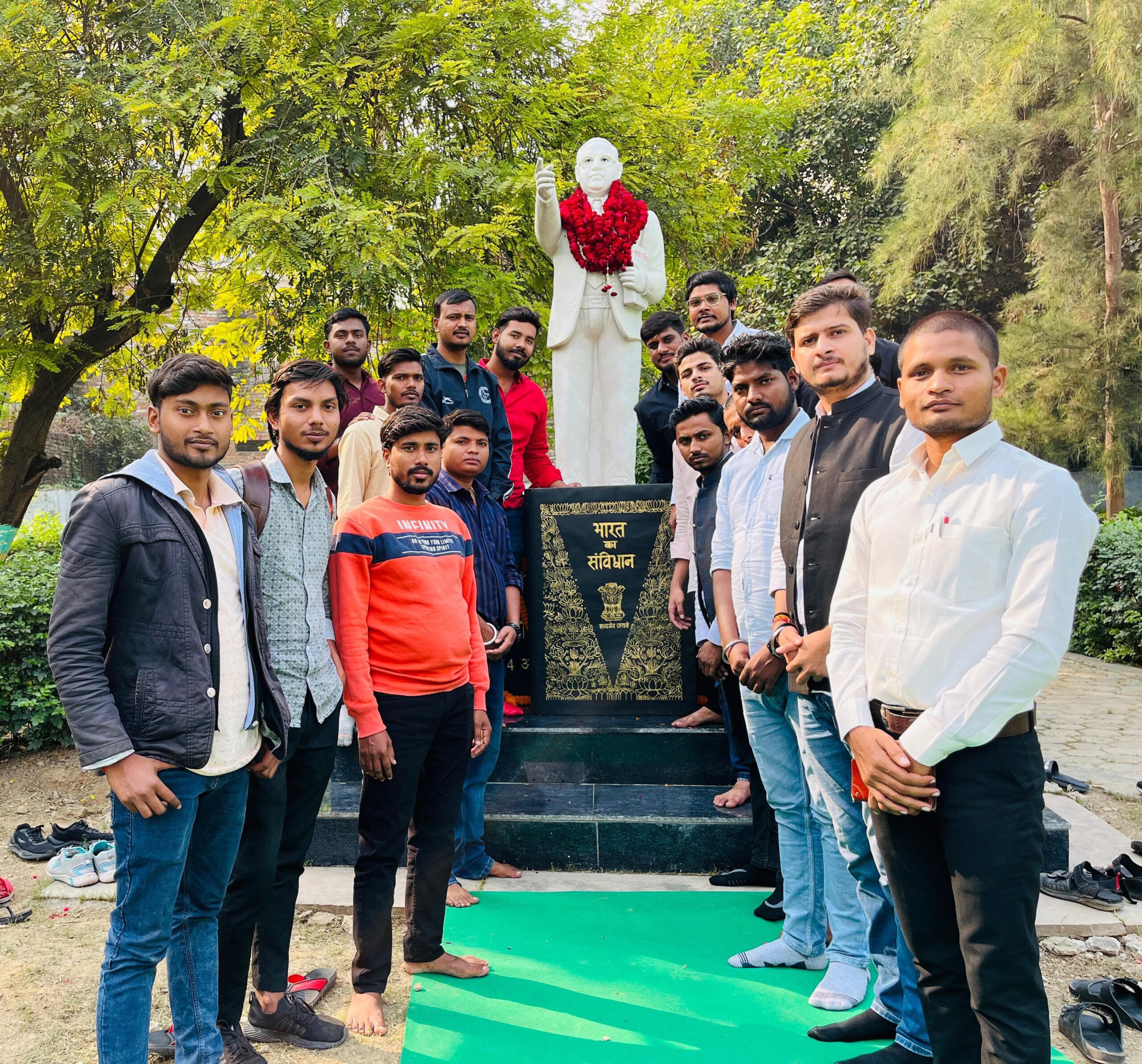 महात्मा गॉंधी काशी विद्यापीठ विश्वविद्यालय के छात्र ने मनाया संविधान दिवस संविधान देश का सबसे पवित्र ग्रंथ, इससे दुनिया में भारत को मिल रही नई पहचान