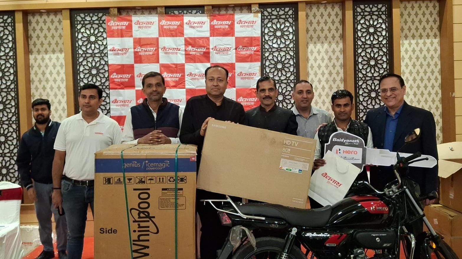 वाराणसी में पहला बैद्यनाथ “फेस्टिव लकी ड्रा” का भव्य उपहार वितरण