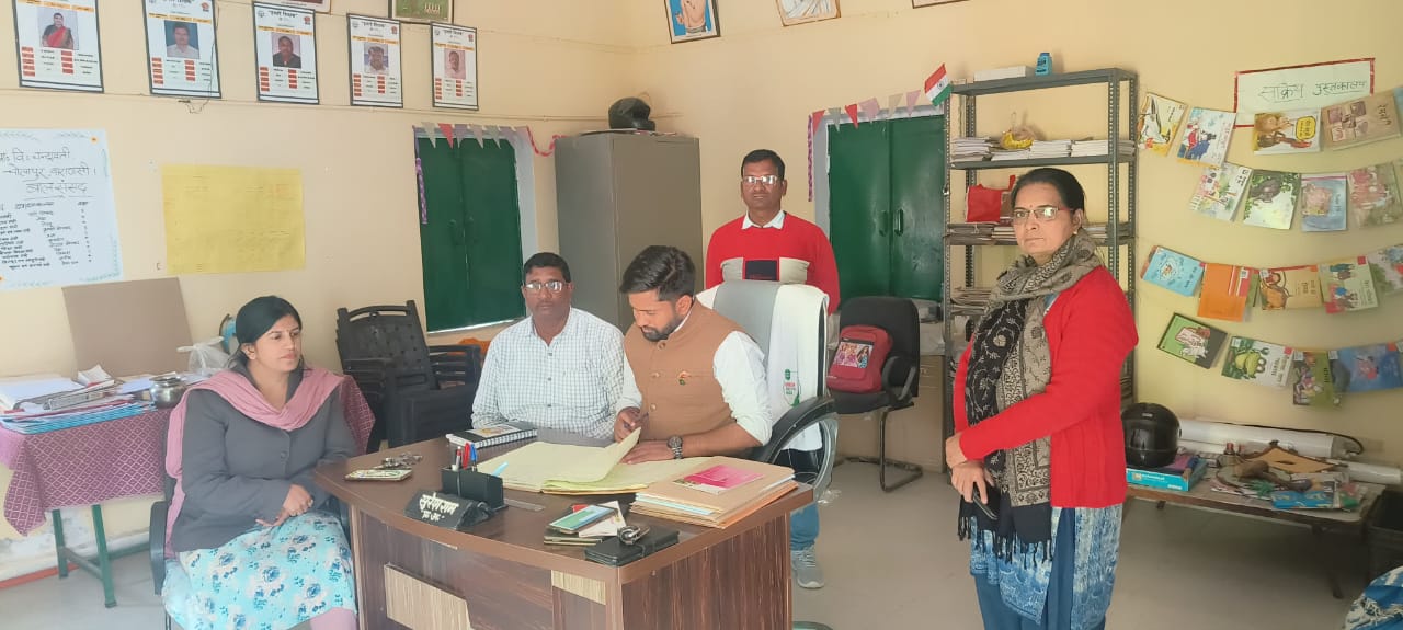 खण्ड शिक्षा अधिकारी ने किया विद्यालयों का औचक निरीक्षण
