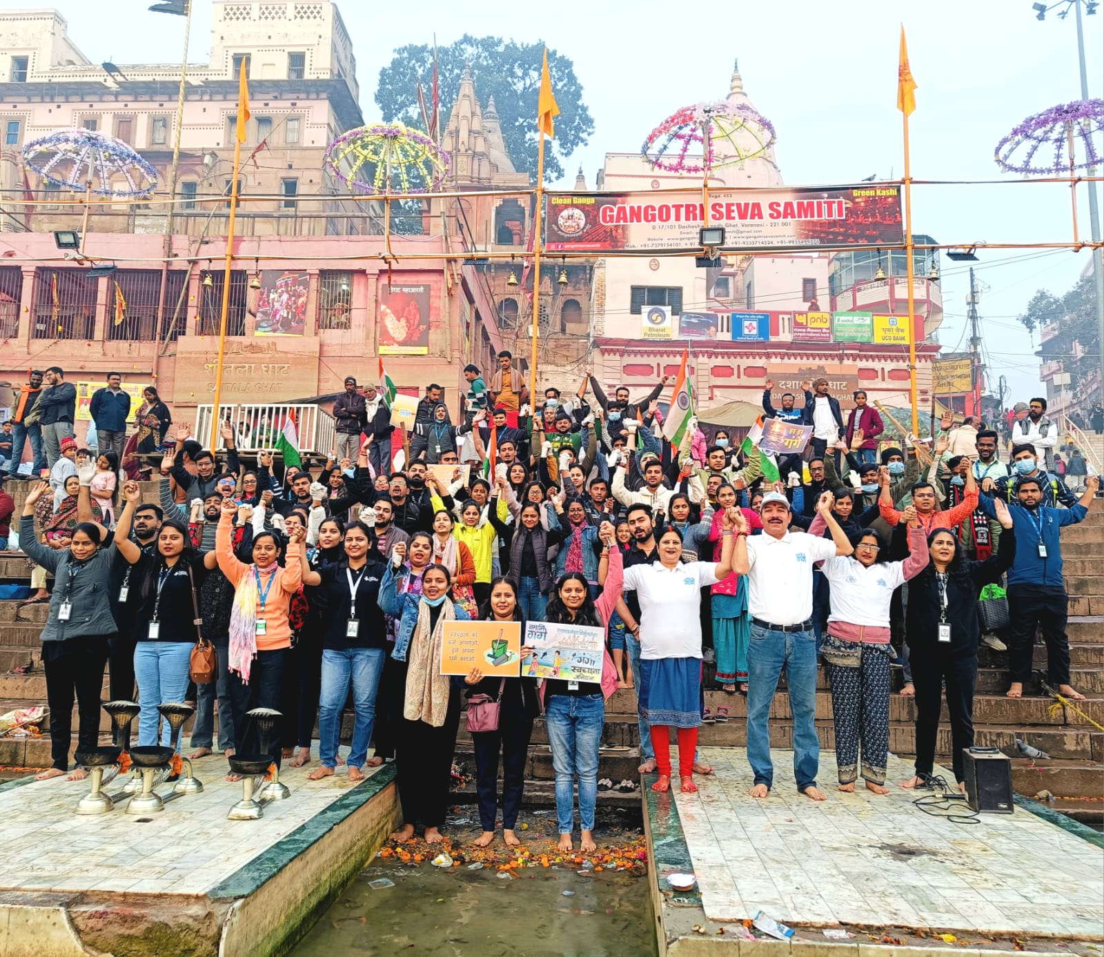 मानव श्रृंखला बनाकर गंगा जल संरक्षण का दिया संदेश, देश को एकता के सूत्र में बांधती गंगा के तट पर चला स्वच्छता अभियान