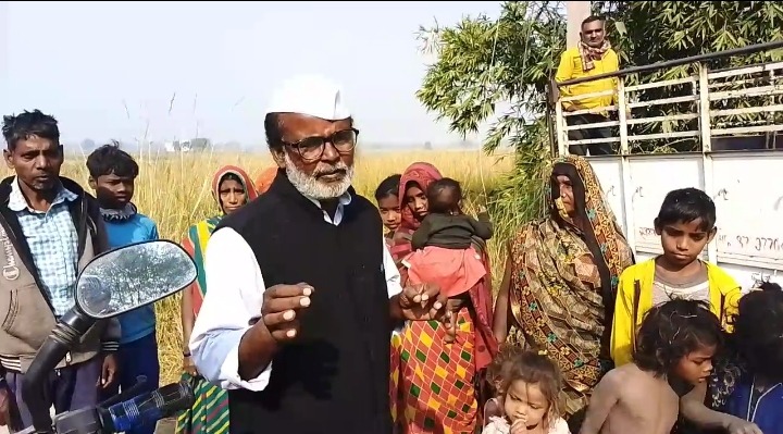 डीएम जौनपुर का आशीर्वाद 20 वर्ष बाद खंभे में लगा ट्रांसफार्मर