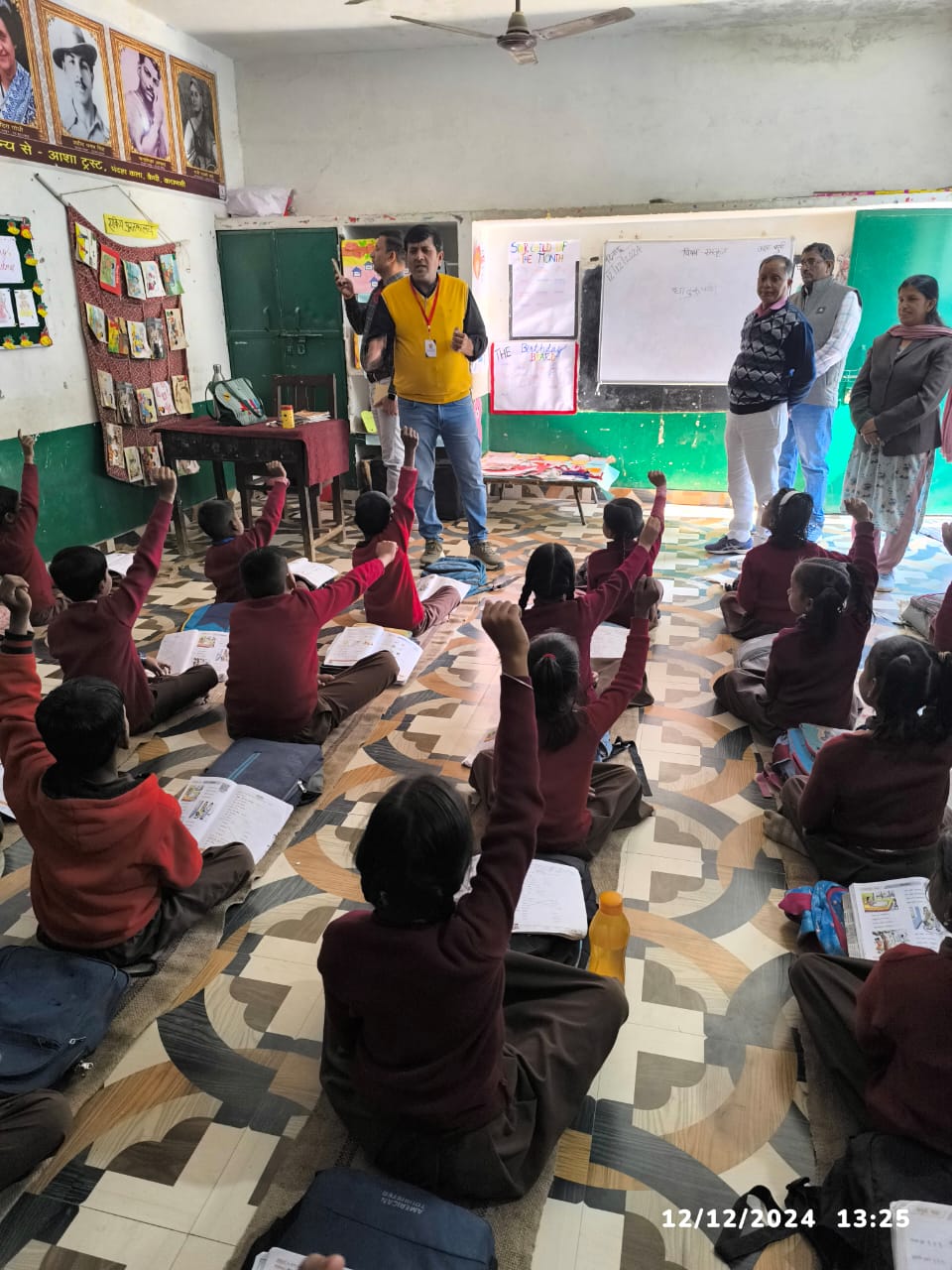 हरियाणा के शिक्षकों ने बेसिक विद्यालयों का किया शैक्षिक भ्रमण