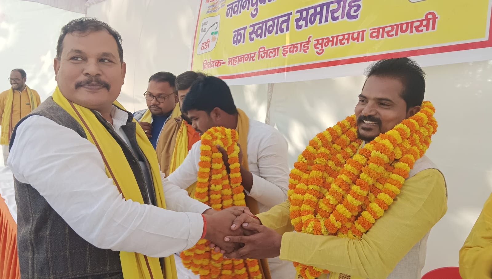 सारनाथ स्थित हवेलिया चौराहा सुहेलदेव राजभर पार्क में नवनीत पदाधिकारी का जोरदार स्वागत, मिठाई खिलाकर बधाई दी गई।