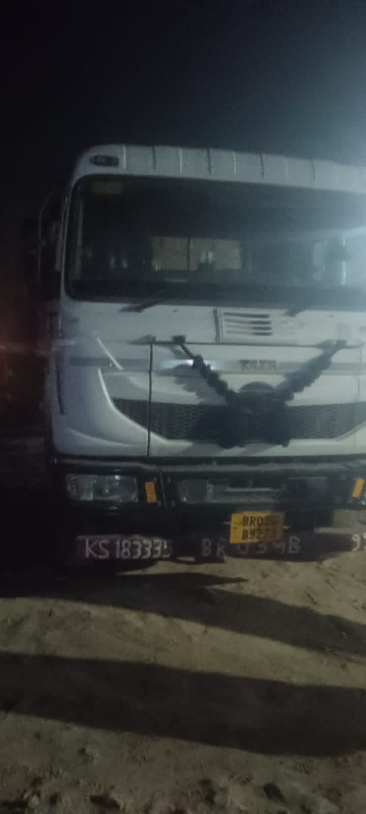 पैदल सड़क पार कर रहे व्यक्ति की ट्रेलर से कुचलकर मौत