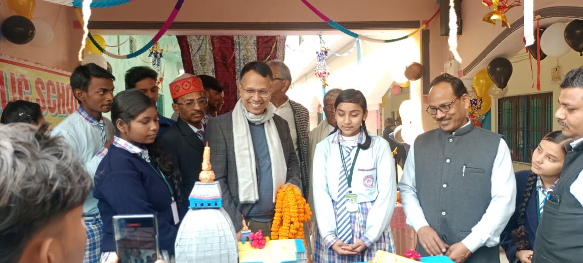 चौबेपुर के एरा पब्लिक स्कूल में विज्ञान प्रदर्शनी का भव्य आयोजन