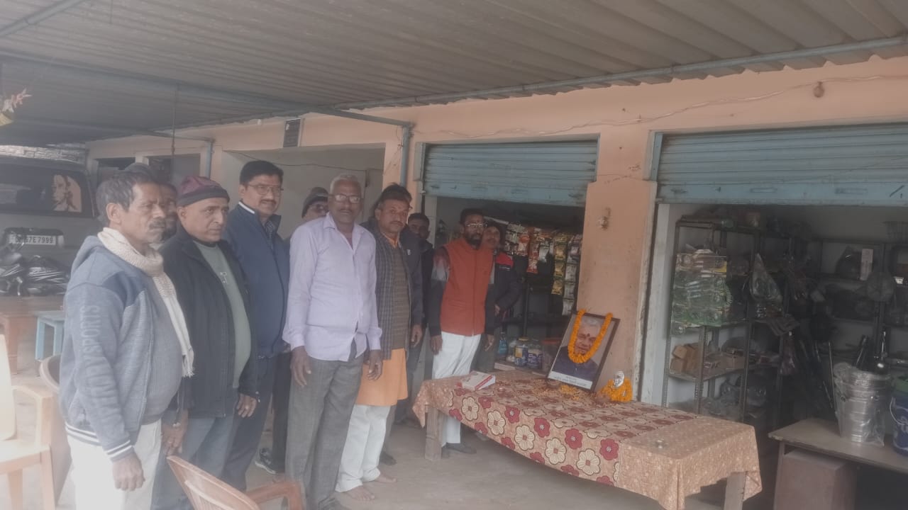 भाजपा कार्यकर्ताओं ने मनायाअटल जी का जन्मदिन