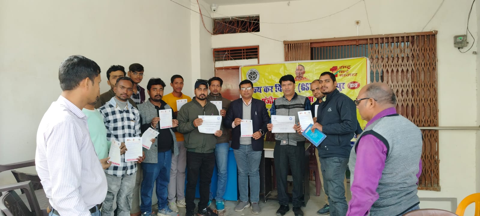 व्यापारियों संग सेल टैक्स विभाग के अधिकारियों ने किया बैठक