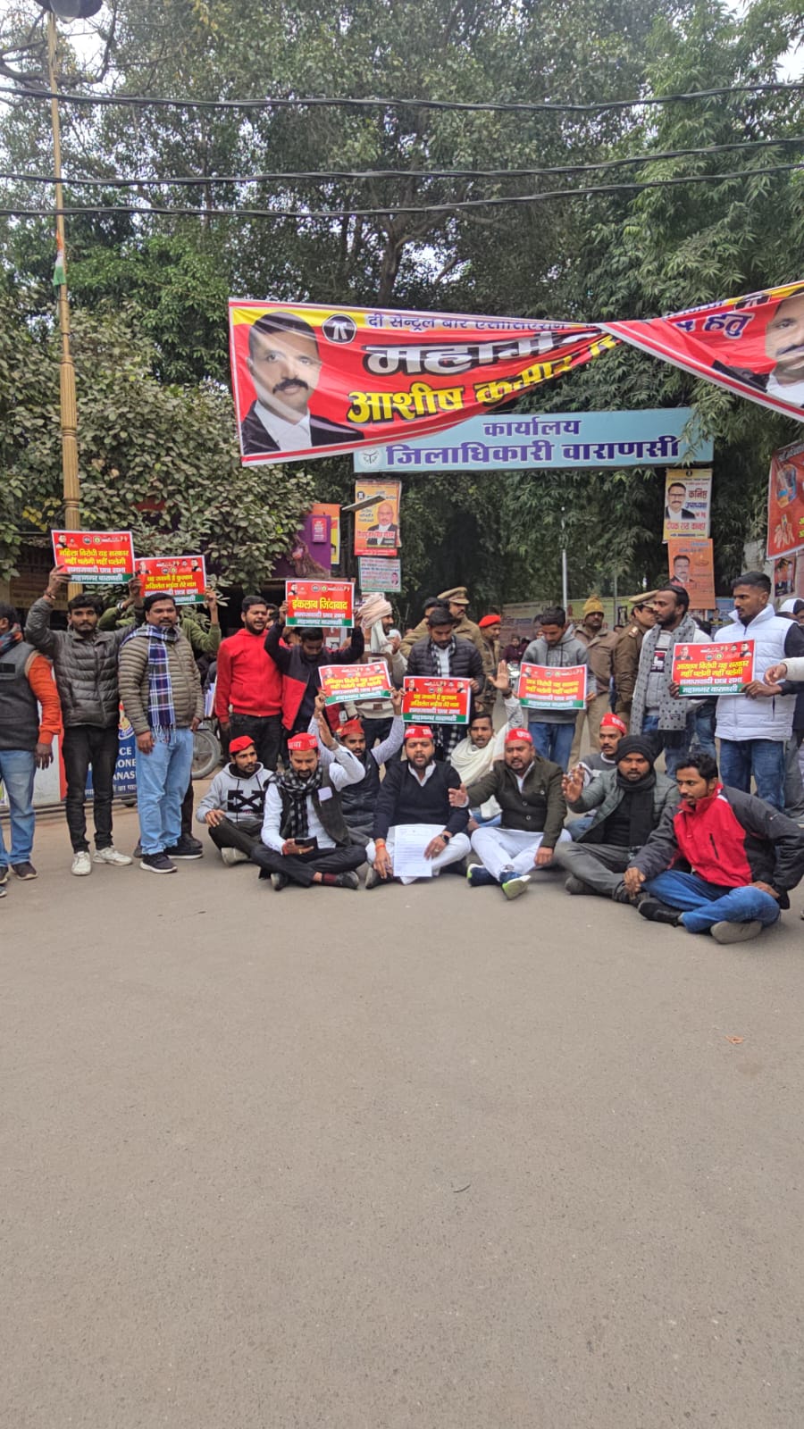 वाराणसी पीएम मोदी के संसदीय क्षेत्र में छात्र संघ चुनाव बहाली को लेकर समाजवादी छात्र सभा का जोरदार प्रदर्शन