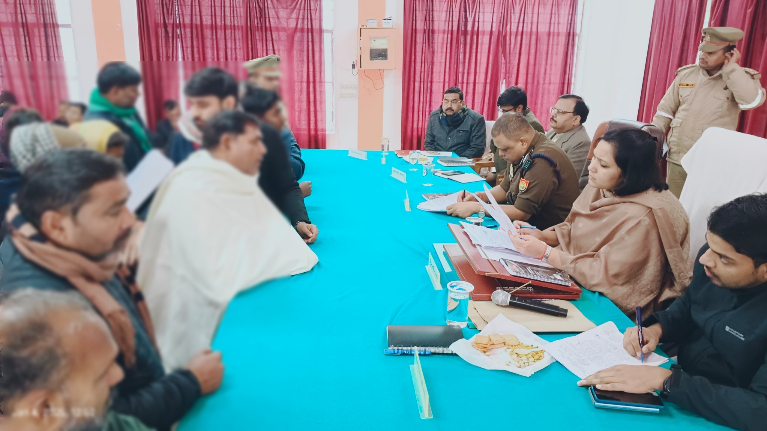 जिलाधिकारी महोदया व वरिष्ट पुलिस अधीक्षक महोदय जनपद सुलतानपुर द्वारा सम्पूर्ण समाधान दिवस के अवसर पर तहसील जयसिंहपुर में जनता की समस्याएं सुनी गयी