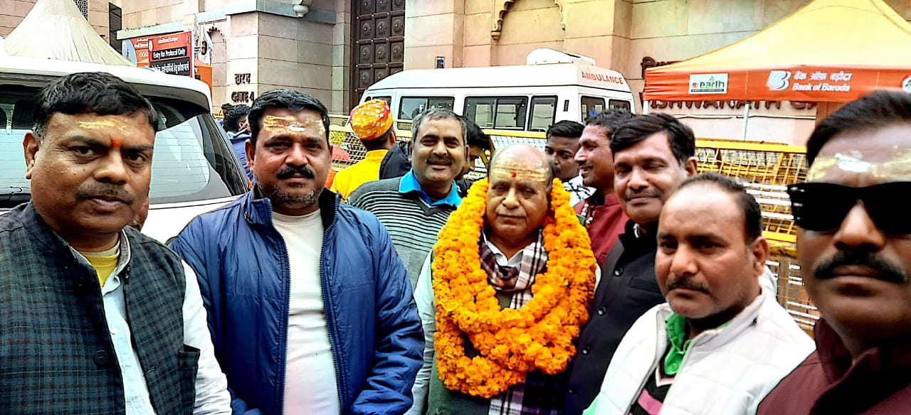 विश्वकर्मा समाज के राष्ट्रीय अध्यक्ष का काशी पहुंचने पर भव्य स्वागत।