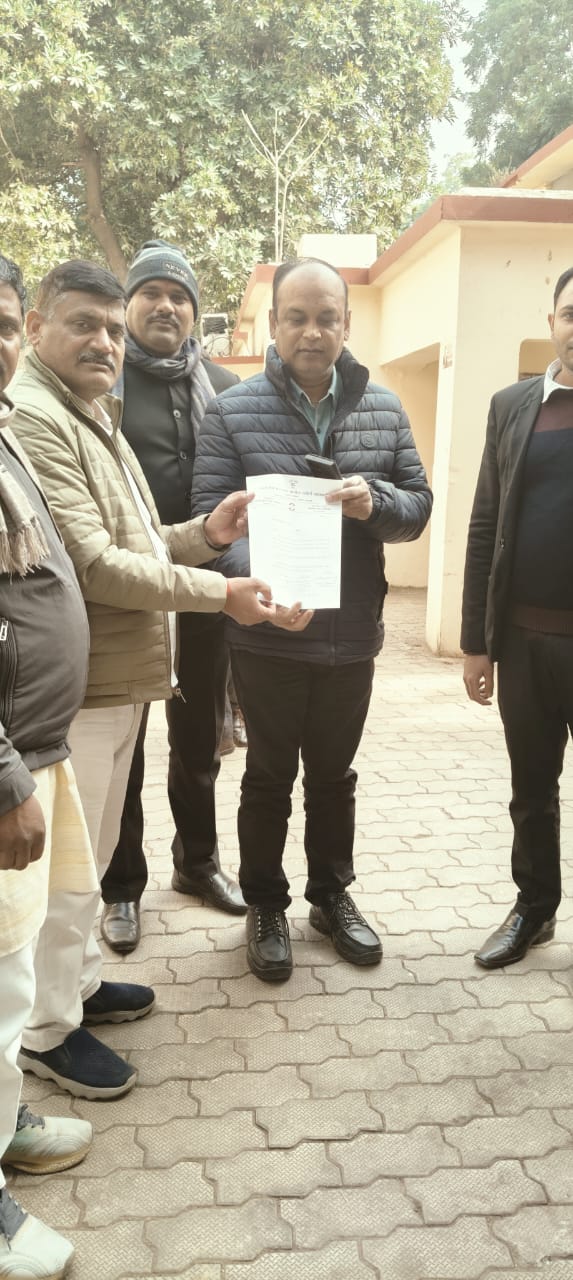 धौरहरा काली जी मंदिर में हुई चोरी की घटना को लेकर कांग्रेस पार्टी का प्रतिनिधि मंडल अपर जिलाधिकारी से मुलाकात कर सौंपा ज्ञापन