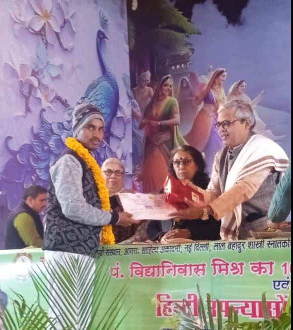 हिन्दी कविता लेखन के लिए अरशान अज़ीज़ को किया गया सम्मानित