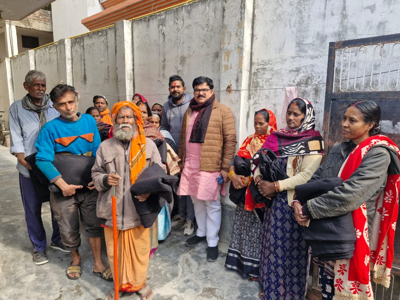 किशोर रोटी बैंक द्वारा किया गया कंबल वितरण
