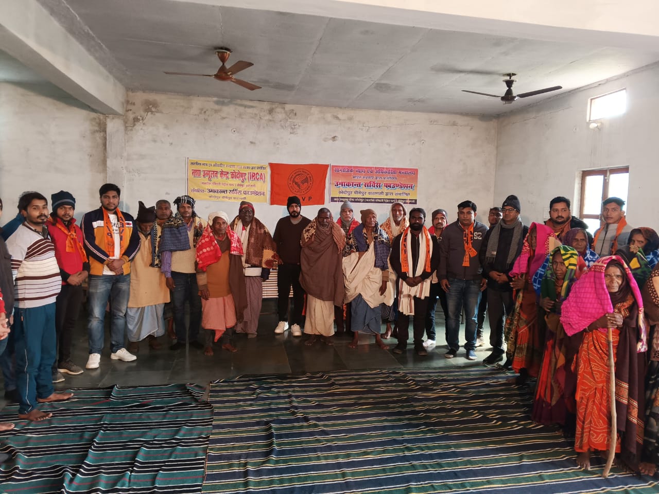 अखिल भारतीय विद्यार्थी परिषद नें किया कंबलों का वितरण