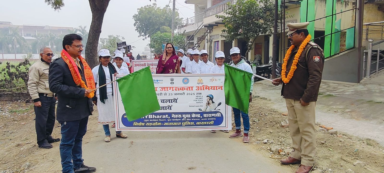 सड़क सुरक्षा जागरूकता अभियान के तहत बालिकाओं ने निकाली रैली
