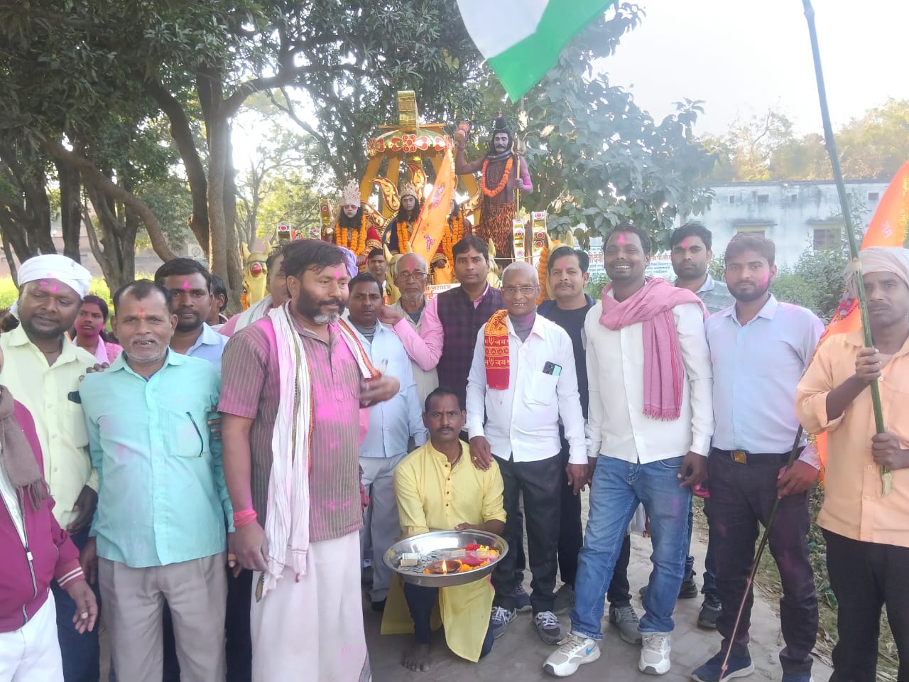 एक वर्ष पूर्ण होने पर कृषक रामलीला चकिया के सदस्यों के द्वारा प्रभु श्री राम लक्ष्मण जानकी हनुमान जी निकाली गई झांकी