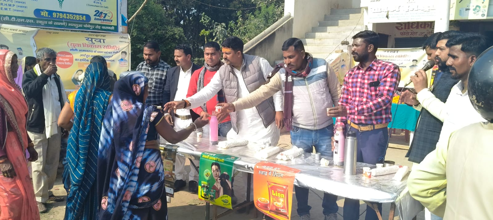 मौनी अमावस्या पर भारतीय जनता सेवा ट्रस्ट के युवाओं ने की श्रद्धालुओं की सेवा