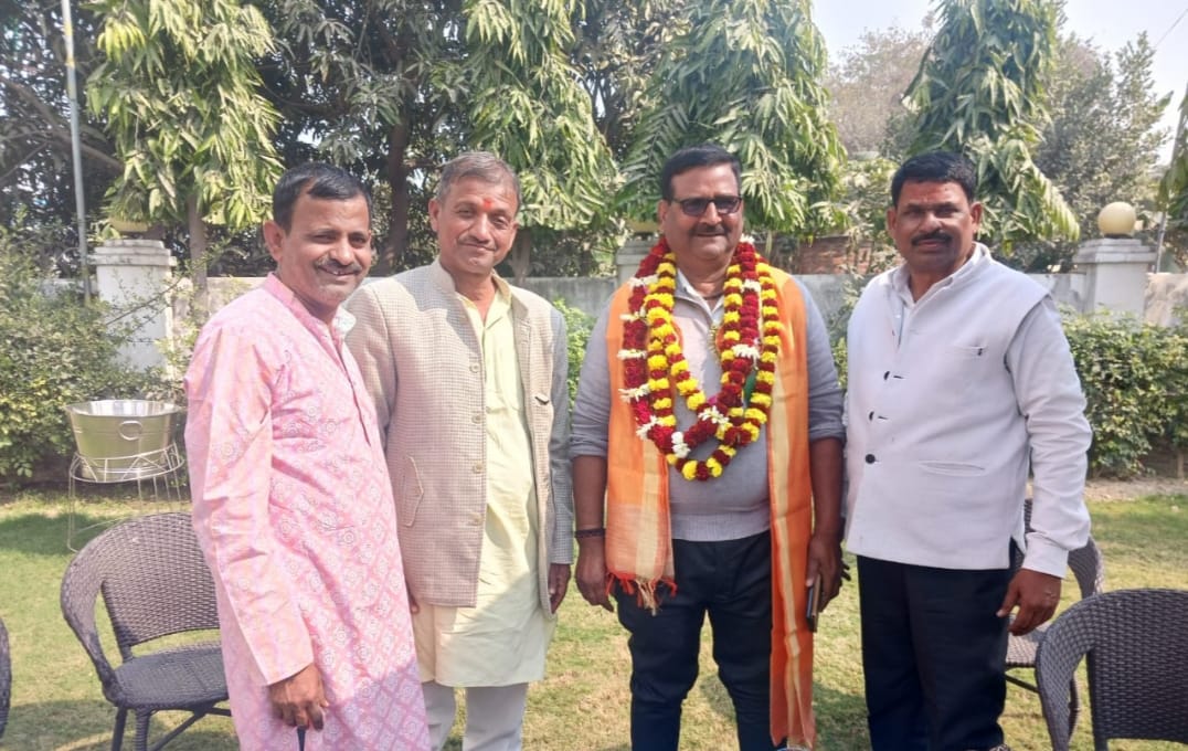 ग्रामीण पत्रकार एसोसिएशन के पूर्व जिलाध्यक्ष का बाबतपुर एयरपोर्ट पर जोरदार स्वागत