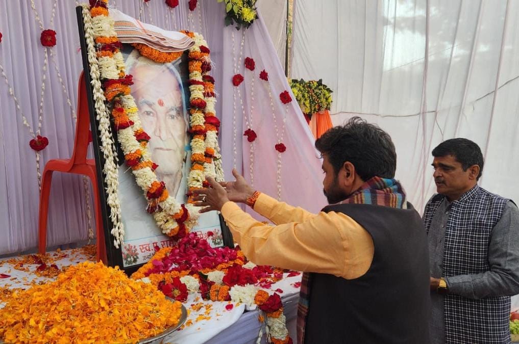सरकार में मंत्री डॉ दयाशंकर मिश्रा दयालु के पिताजी की पुण्यतिथि पर आयोजित हुए विविध कार्यक्रम