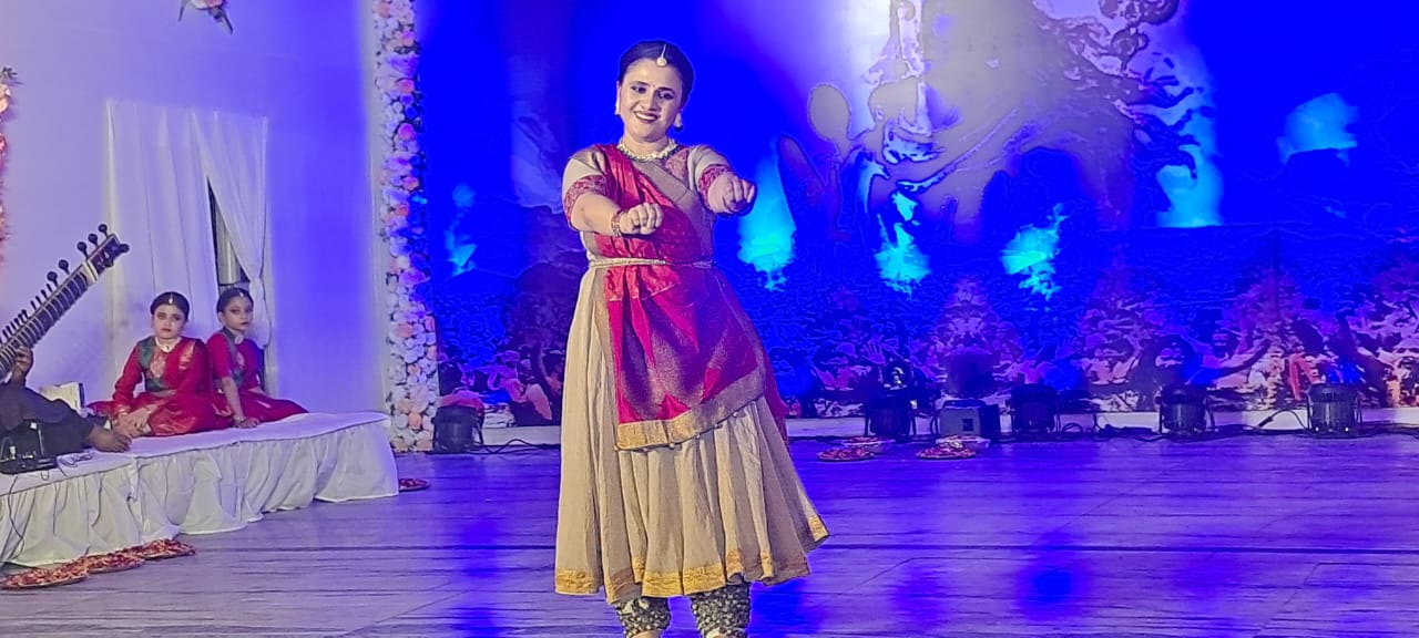 पं.सतीश व्यास के संतूर से पुलकित हुआ अंध विद्यालय