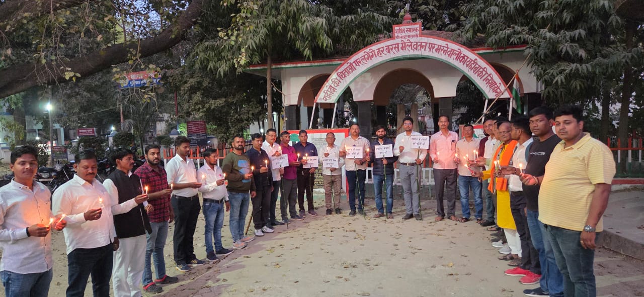 पत्रकार की हत्या के विरोध में कैंडल मार्च, श्रद्धांजली