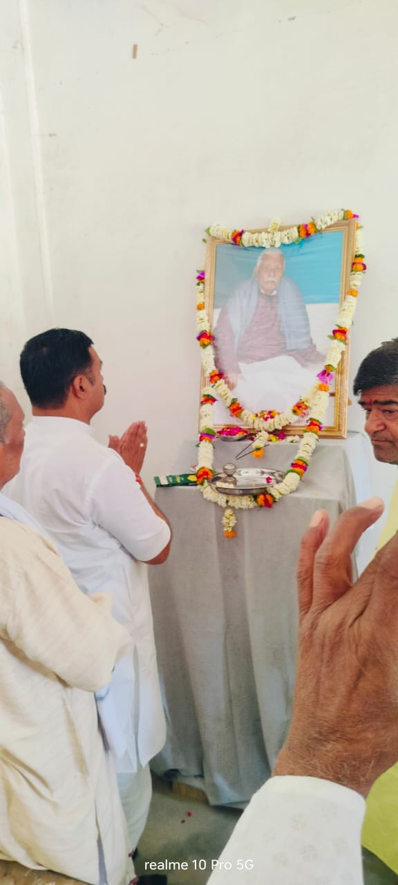 शहीद भगत सिंह जी विद्यालय बभनपुरा में गणमान्य लोगों ने श्रीपति सिंह जी को अर्पित किया श्रद्धासुमन श्रद्धांजलि