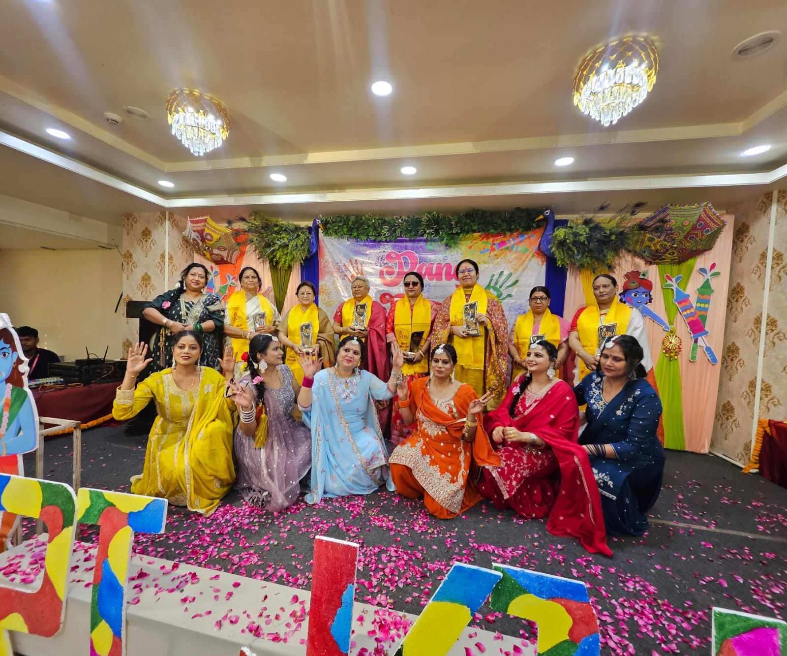 रंगों की तरंग में डूबा महिला भूमिहार समाज का होली मिलन समारोह