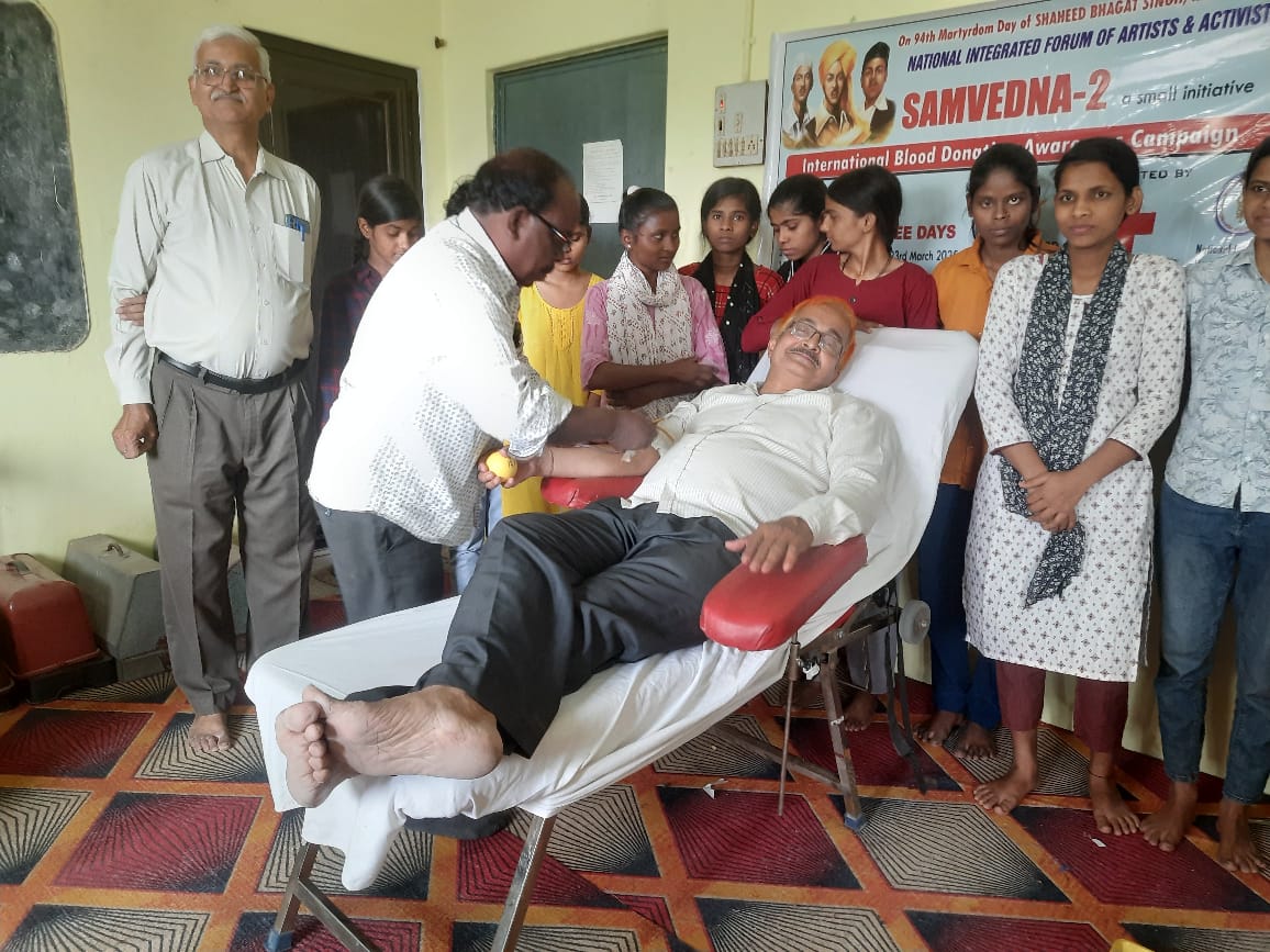 शहादत दिवस के उपलक्ष्य में आयोजित रक्तदान शिविर में 26 लोगों ने किया रक्तदान