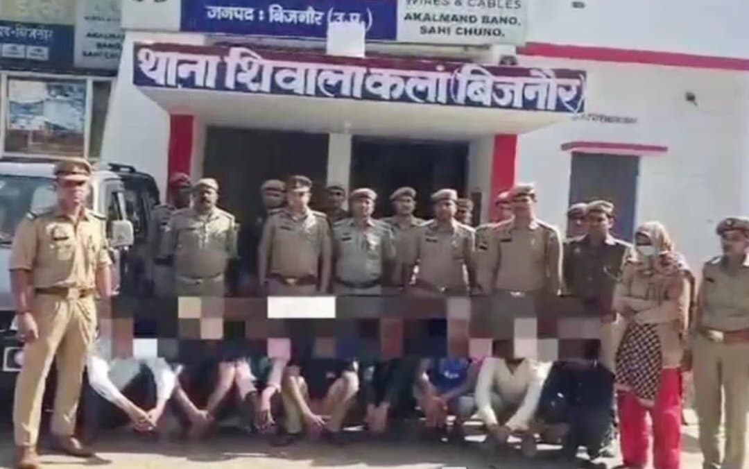 पति ने प्रेमियों संग बनी पत्नि की अश्लील वीडियो देखी,  युवती ने प्रेमियों से करा दी पति की हत्या 