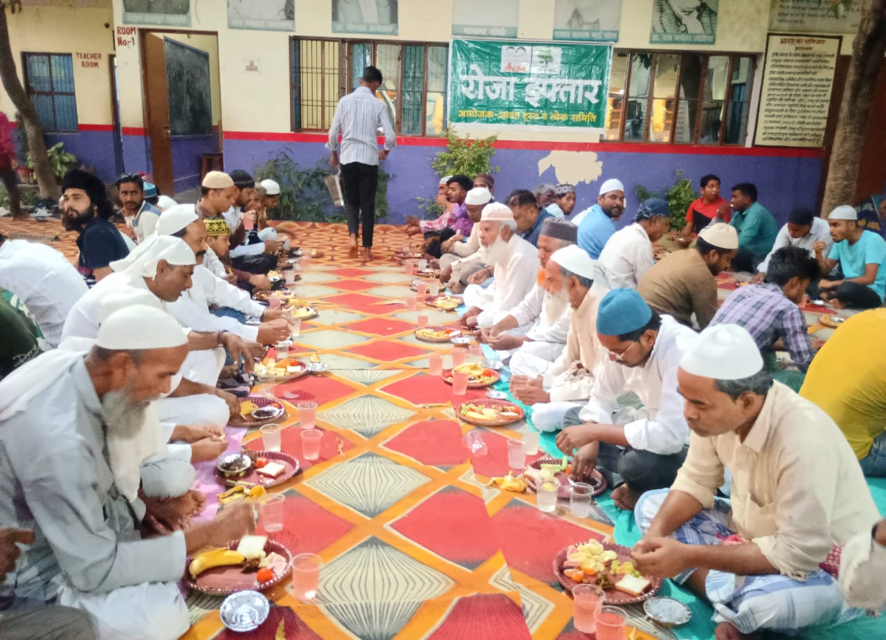 आदर्श ग्राम नागेपुर में रोजा इफ्तार पार्टी का आयोजन