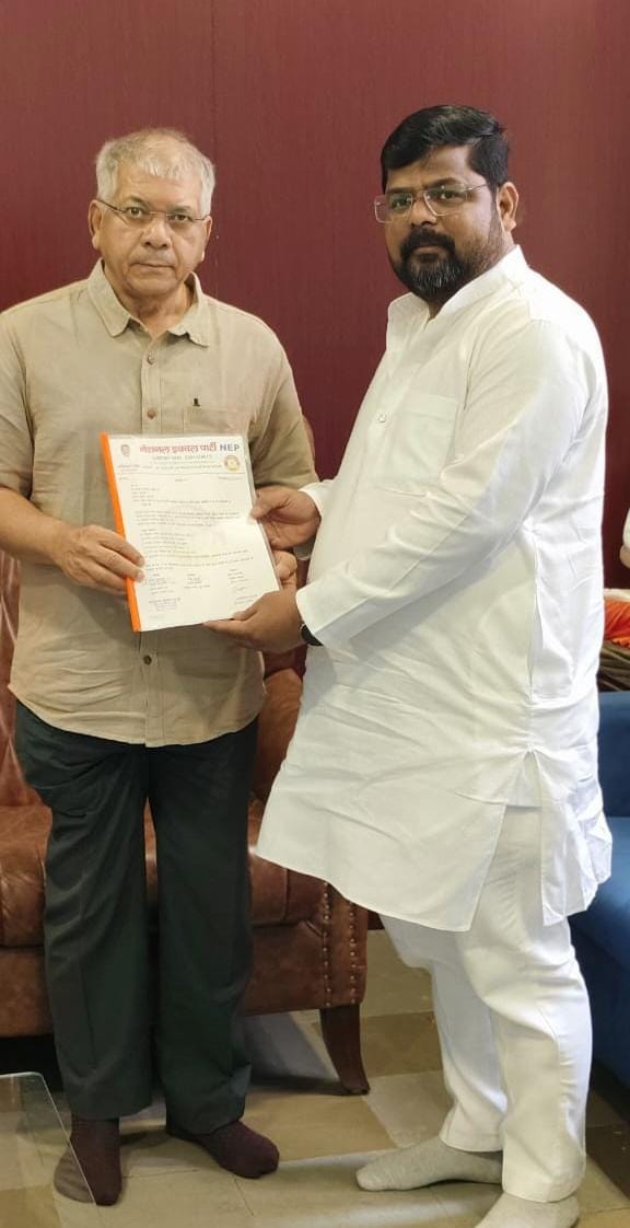 नेशनल इक्वल पार्टी के राष्ट्रीय महासचिव प्रकाश जायसवाल ने भारत रत्न डॉ भीमराव अंबेडकर के सुपौत्र प्रकाश अंबेडकर को वाराणसी आने का दिया निमंत्रण
