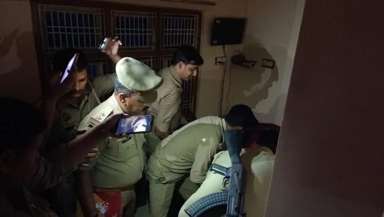 बलिया में प्रेमी युगल ने किया आत्महत्या का प्रयास: युवती की मौत, युवक गंभीर