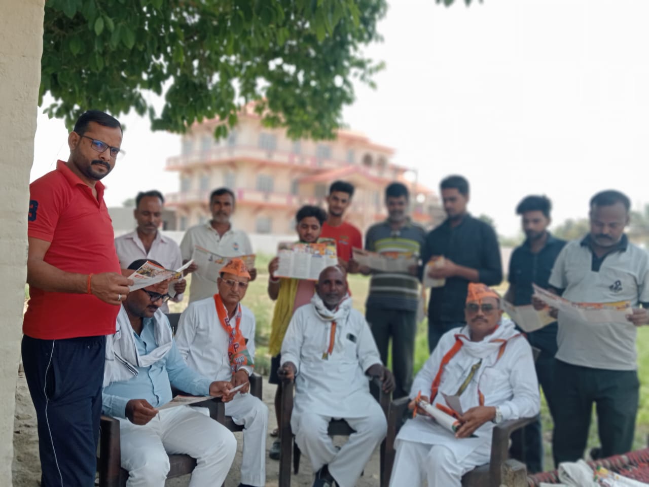 भाजपा के ‘गांव चलो अभियान’ के तहत धनापुर में जनसंपर्क, गिनाई सरकार की उपलब्धियां