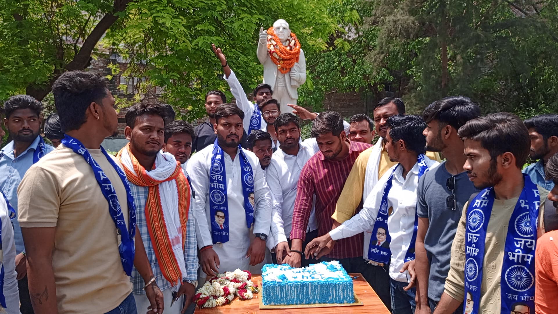 काशी विद्यापीठ में धूमधाम से मनी बाबासाहेब अंबेडकर की जयंती, छात्रों ने लिया संविधान बचाने का संकल्प