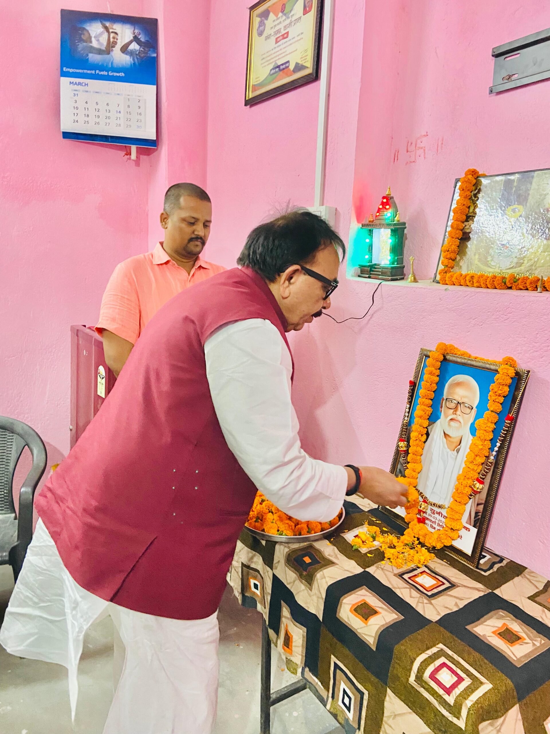 लोकगायक स्व. सुनील पाठक को केंद्रीय मंत्री डॉ. महेंद्र नाथ पांडेय ने दी श्रद्धांजलि