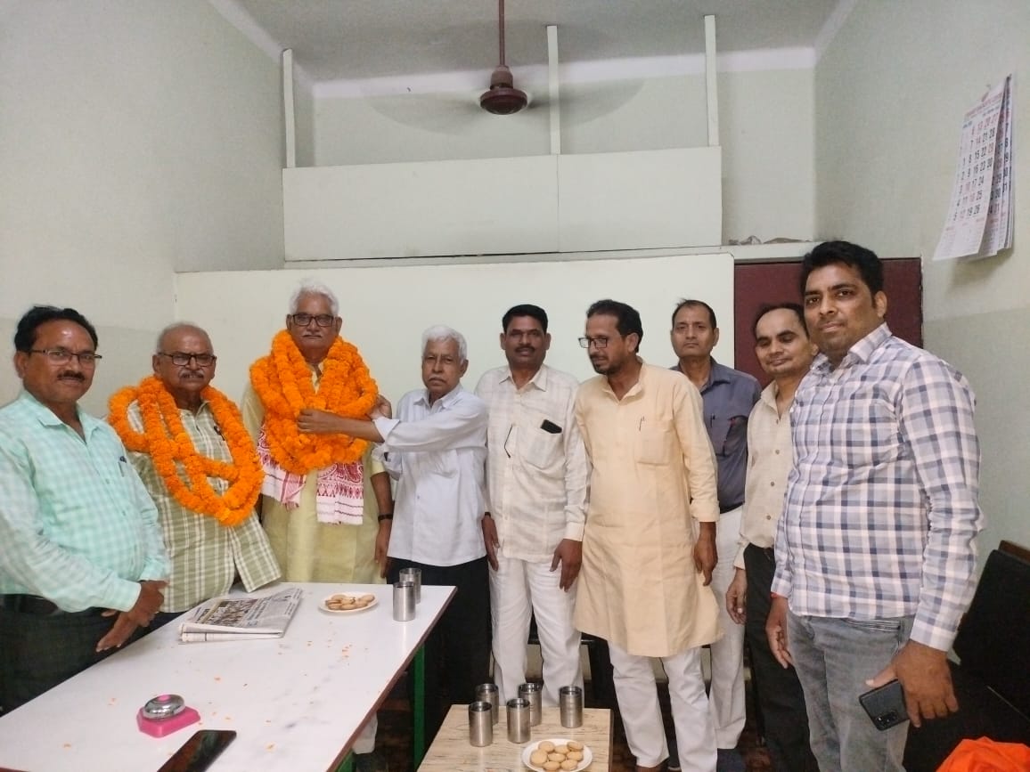 वाराणसी में ग्रामीण पत्रकार एसोसिएशन के प्रदेश अध्यक्ष महेंद्र नाथ सिंह का भव्य स्वागत